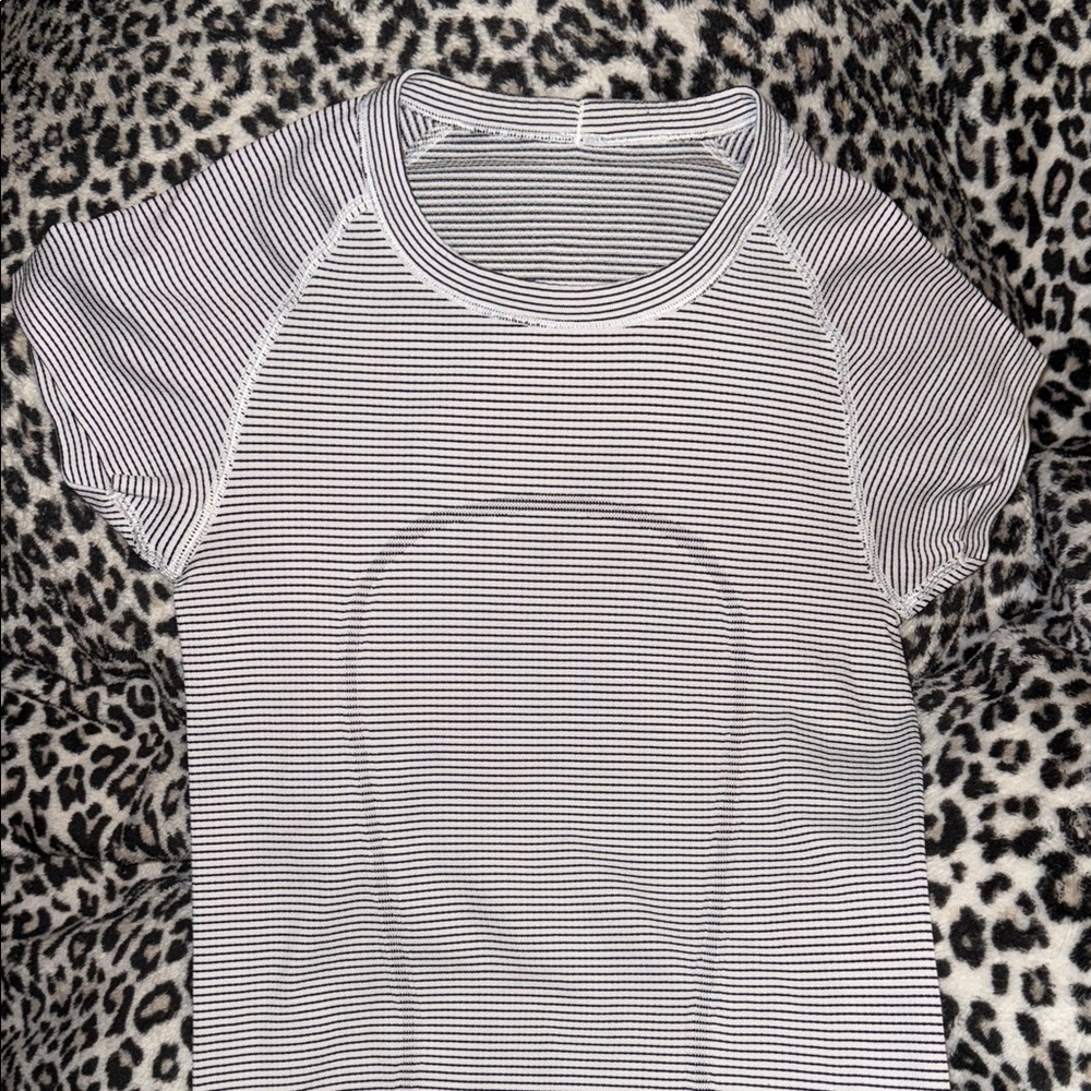 lululemon athletica striped swiftly tech size 2 (not race length)